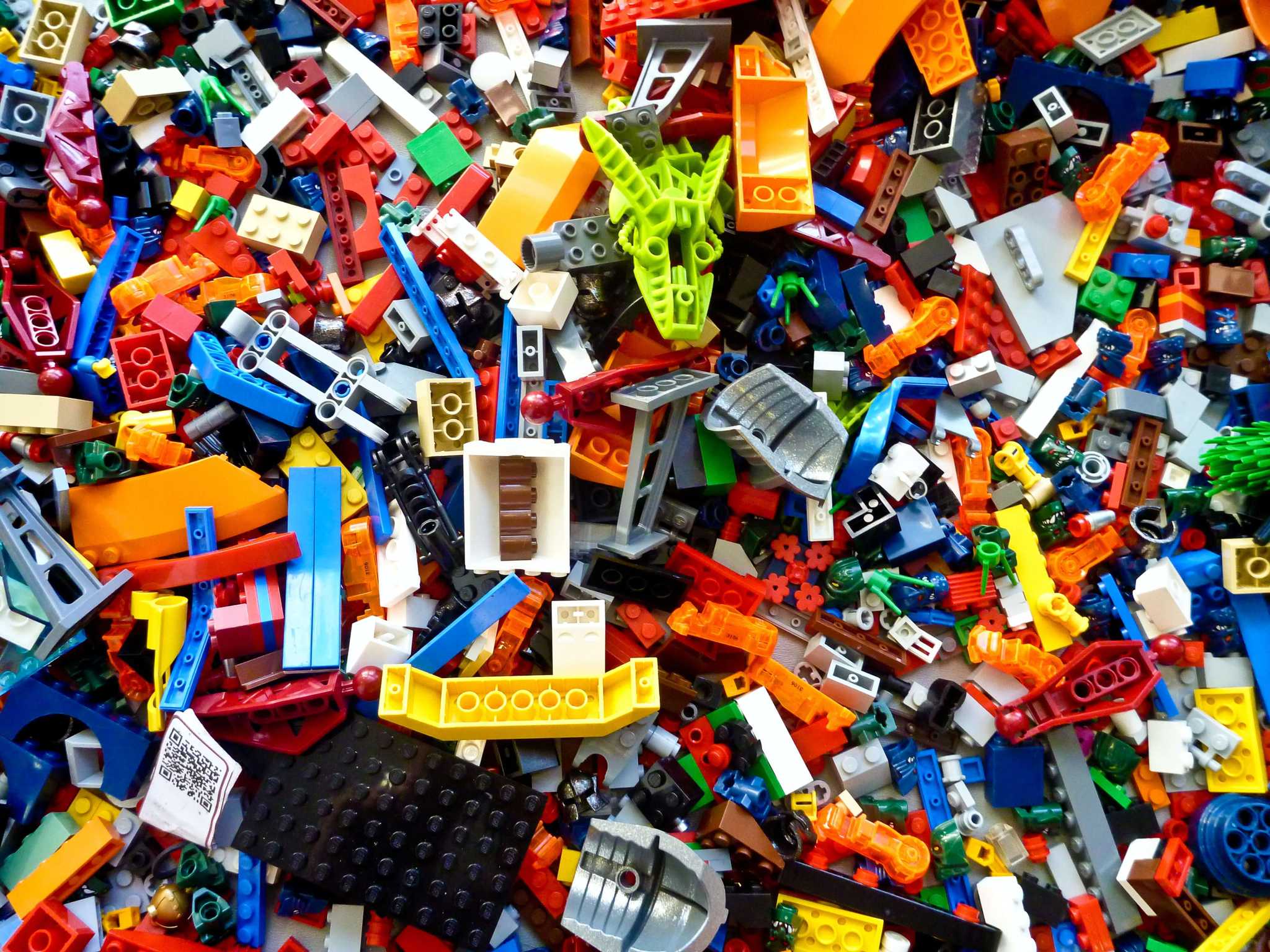 lots of random lego bricks